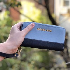 MICHAEL KORS Two Tone Wallet w/ Wristlet